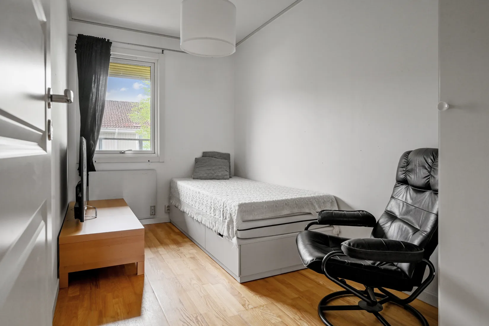 Radhus, Björkvallavägen 95, Centralt, Upplands Väsby