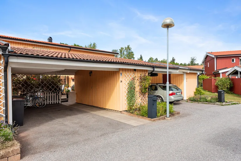 Radhus, Danastigen 26, Gribbylund, Täby