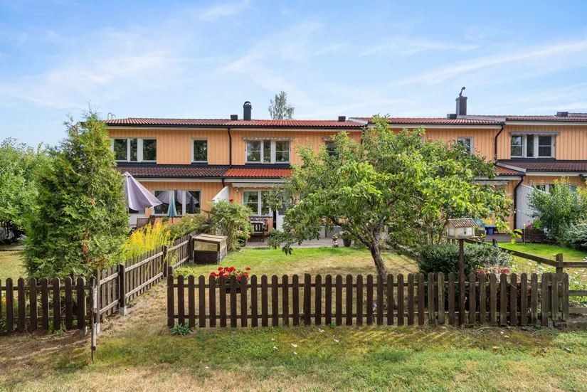 Radhus, Danastigen 26, Gribbylund, Täby