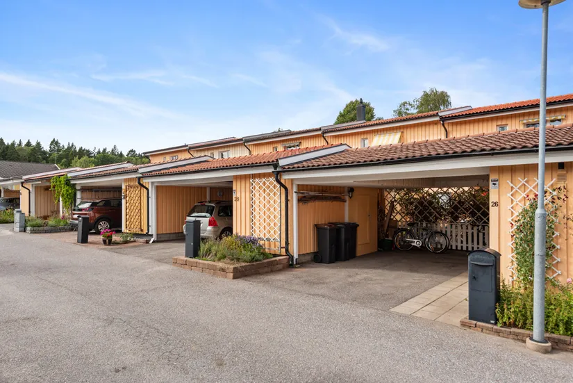 Radhus, Danastigen 26, Gribbylund, Täby