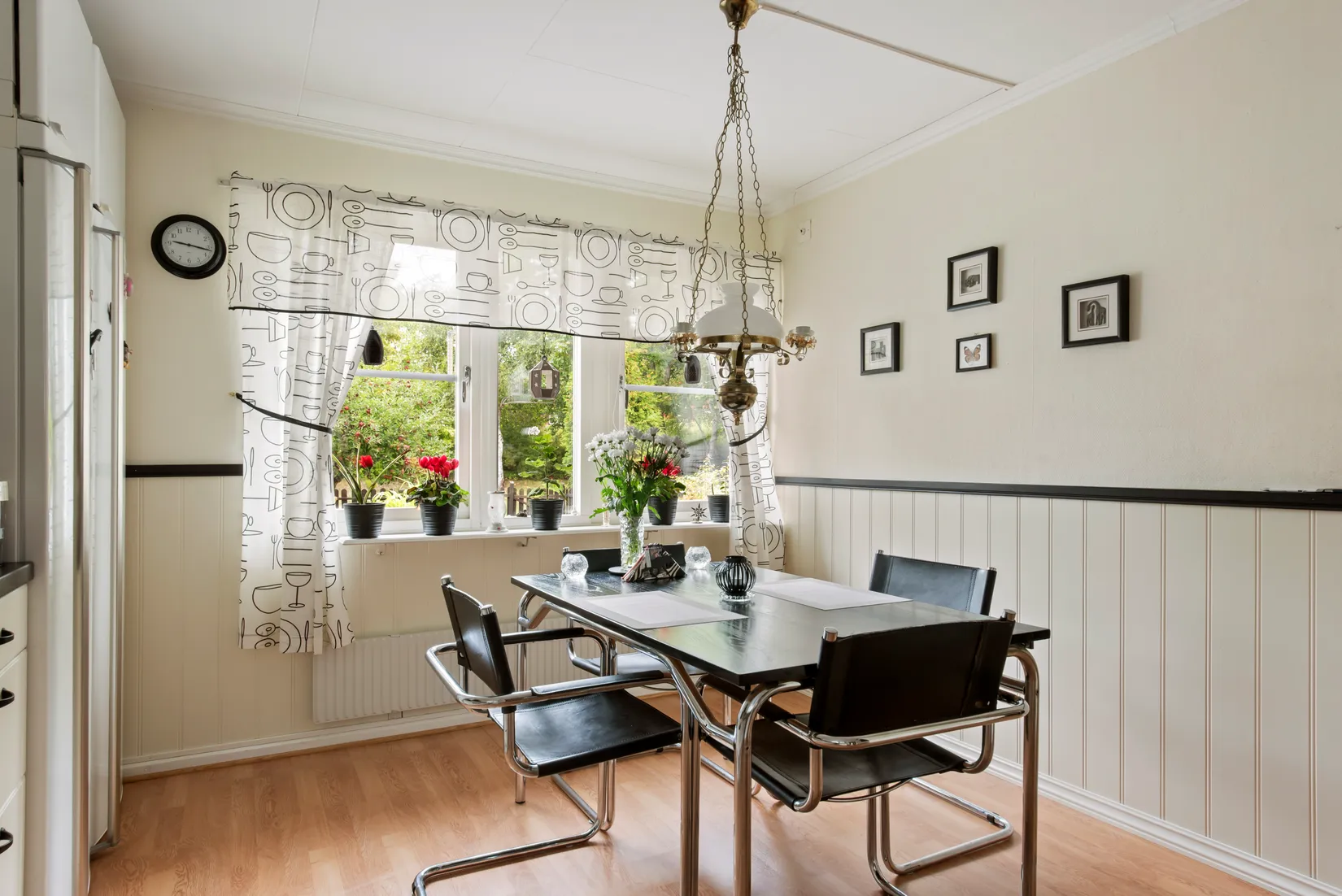 Radhus, Danastigen 26, Gribbylund, Täby