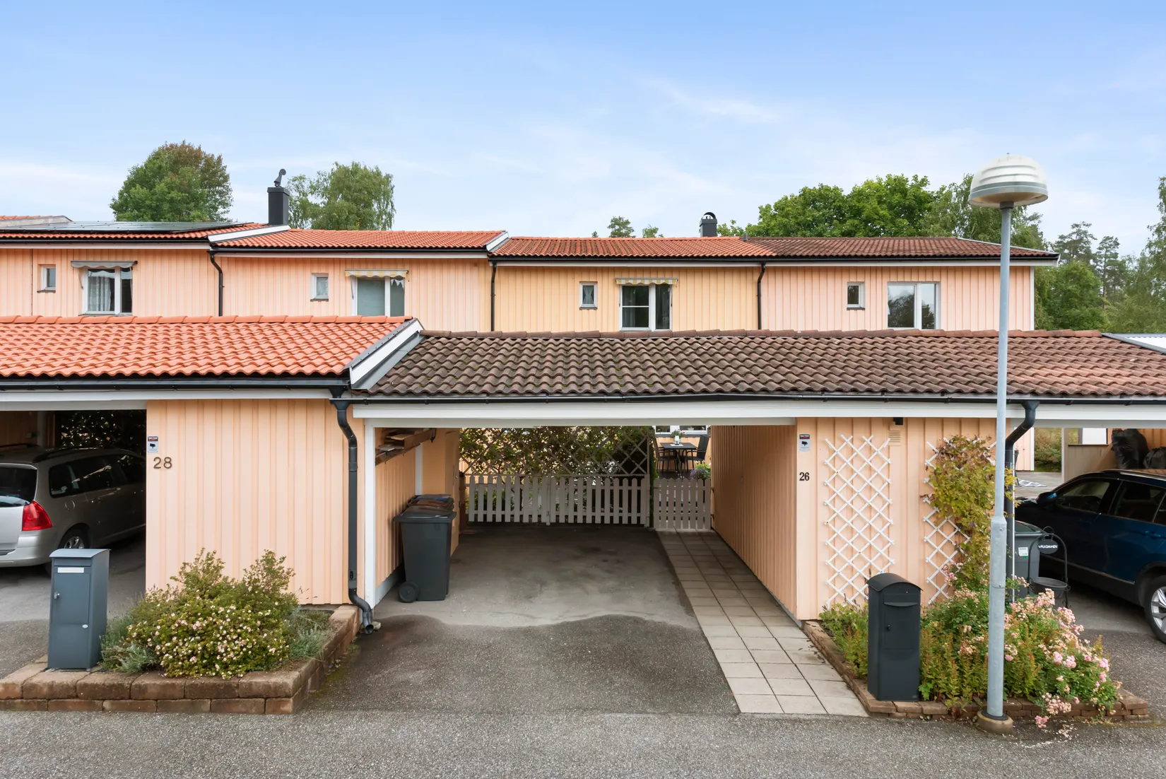 Radhus, Danastigen 26, Gribbylund, Täby