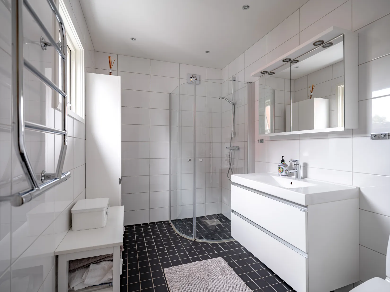 Radhus, Ladugårdsvägen 19, Ella Gård, Täby