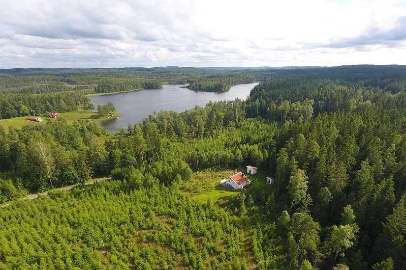 Fritidshus, Almered Ösjöhöjd 1, Västergötland, Mark