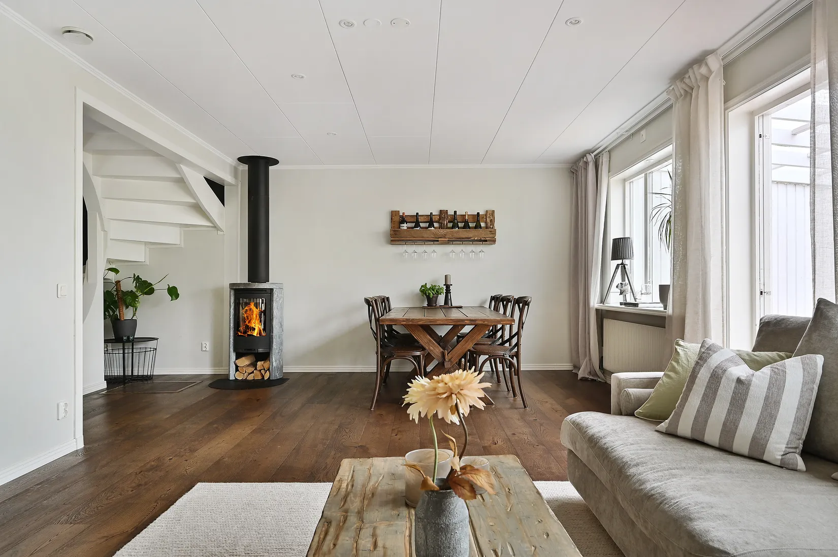 Radhus, Nibbla backe 13, Sundby, Ekerö