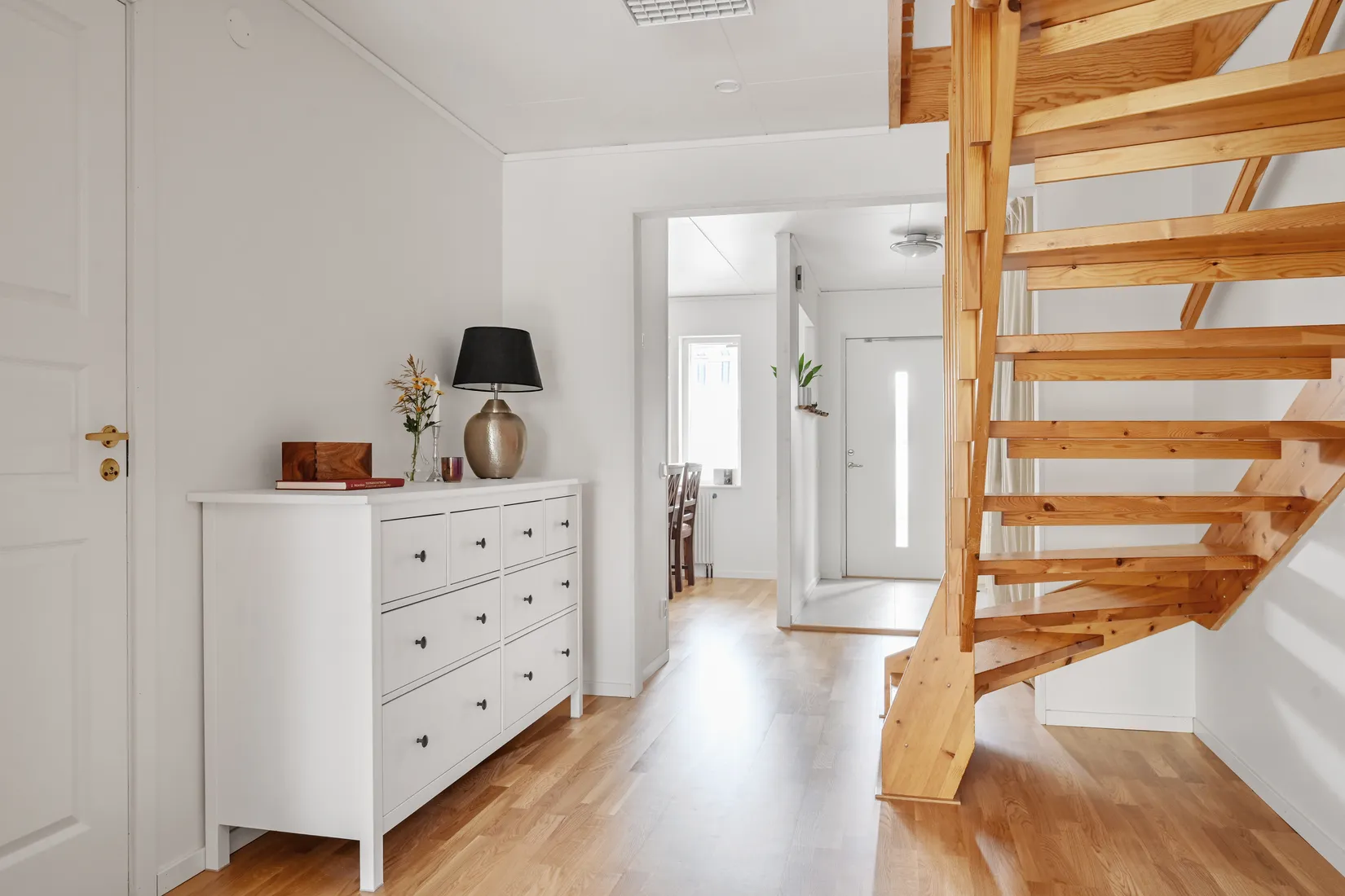 Radhus, Björkvallavägen 77A, Centralt, Upplands Väsby