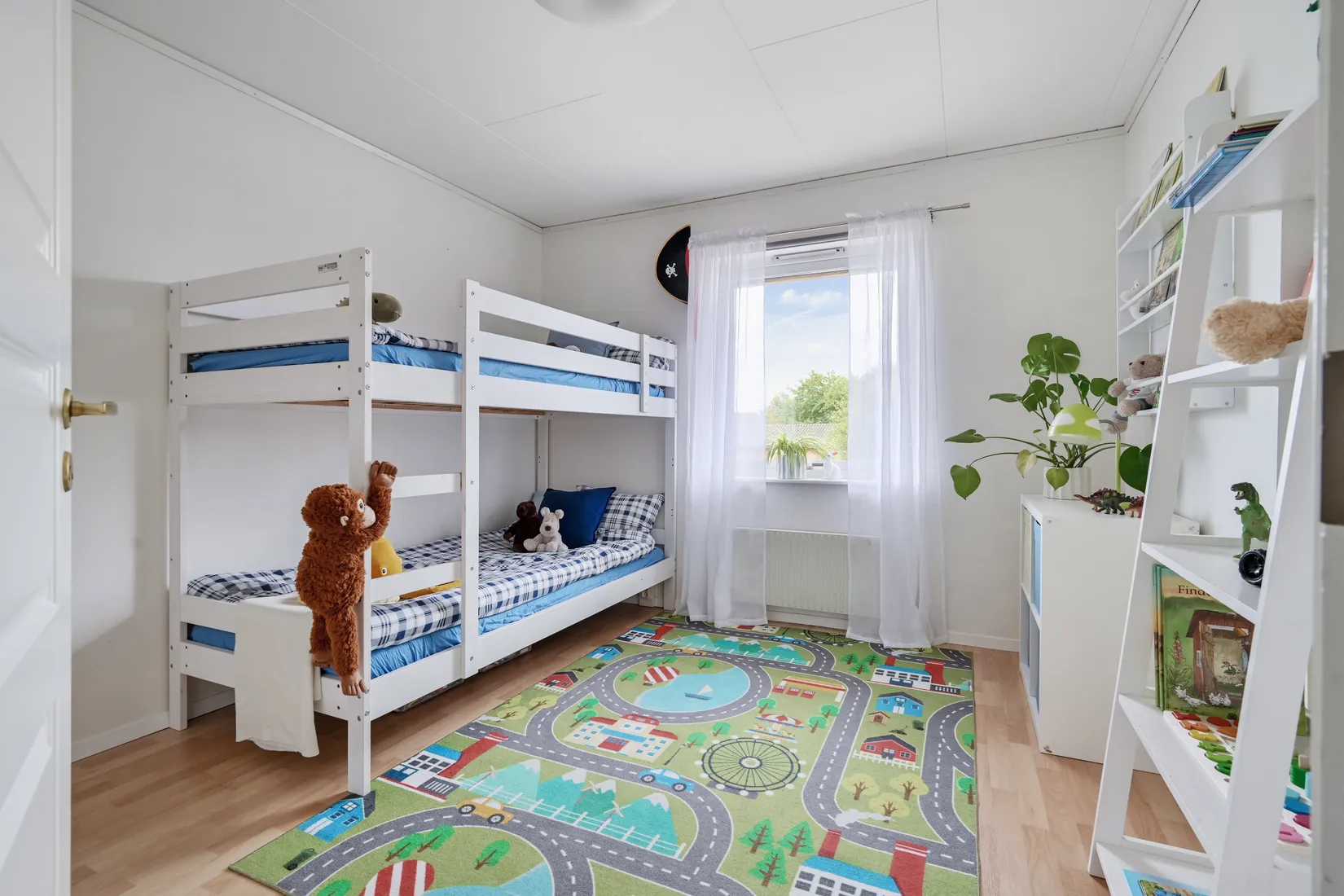 Radhus, Björkvallavägen 77A, Centralt, Upplands Väsby