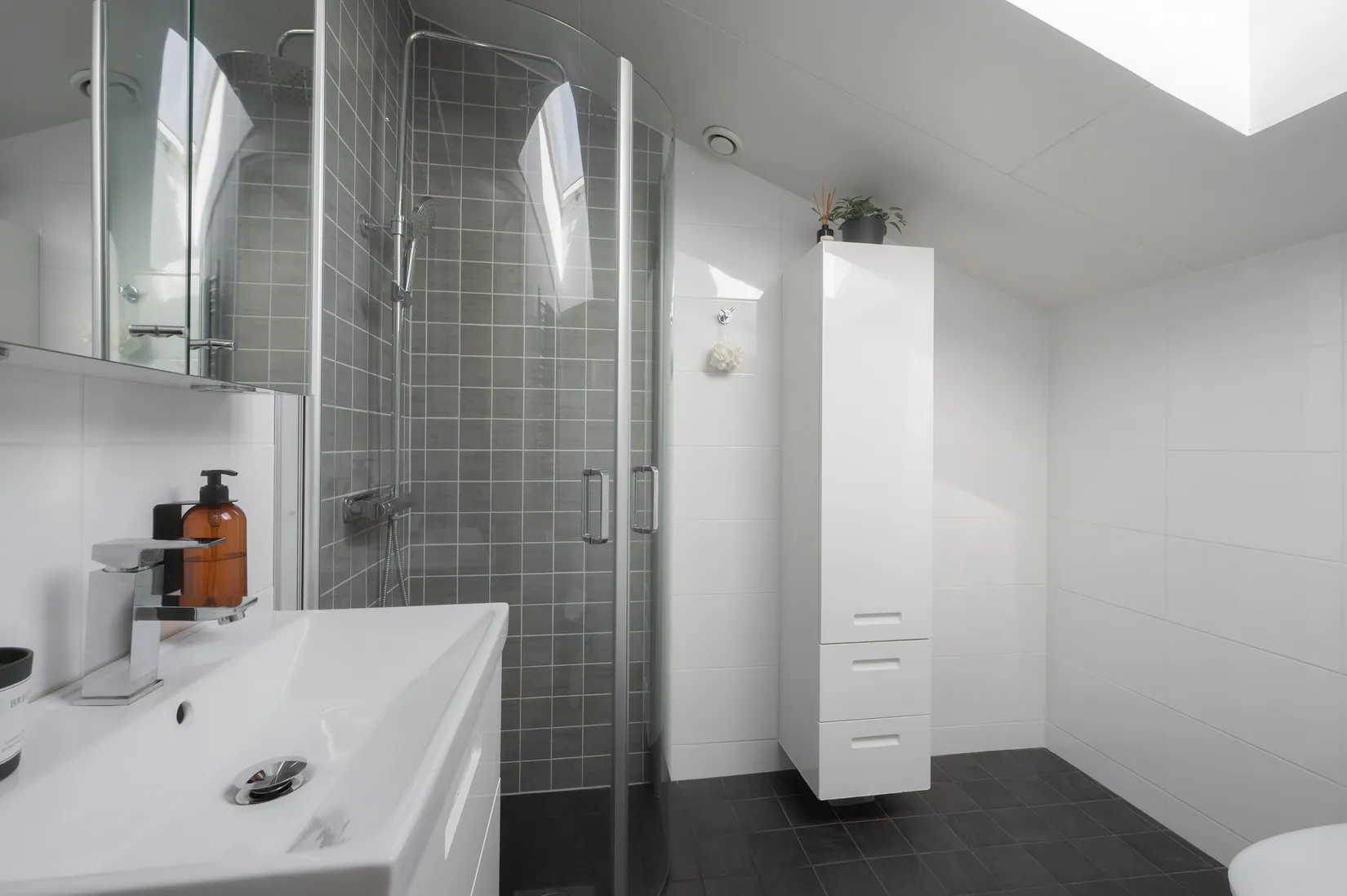 Radhus, Ängshyddevägen 13, Huddinge