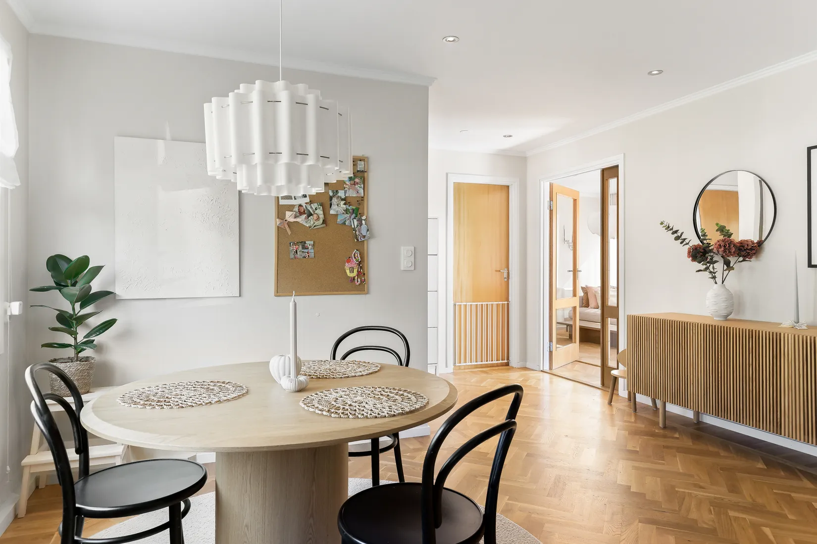 Radhus, Konvaljstigen 4, Ekerö Lundhagen, Ekerö