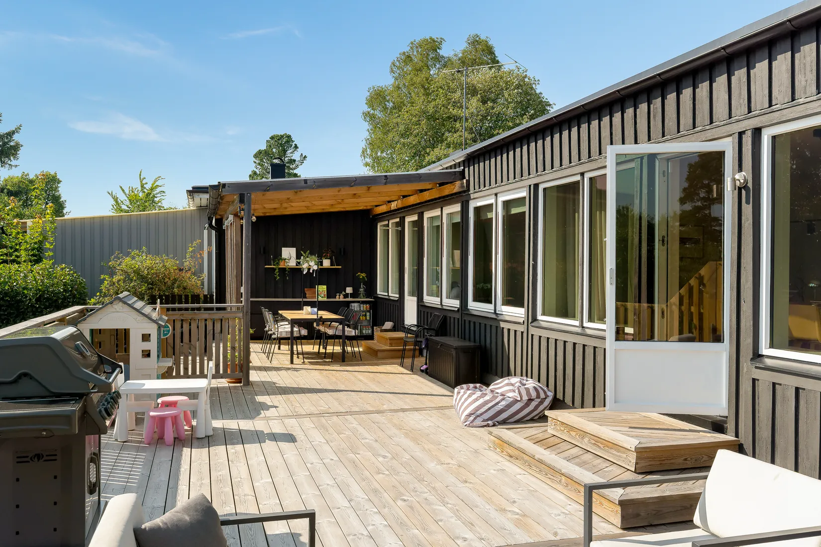 Radhus, Konvaljstigen 4, Ekerö Lundhagen, Ekerö