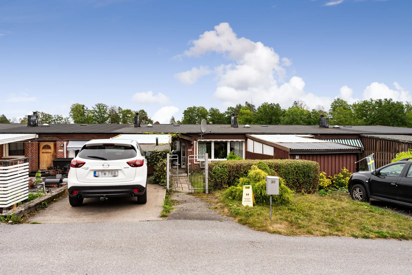 Radhus, Källvägen 30, Sparreholm, Flen