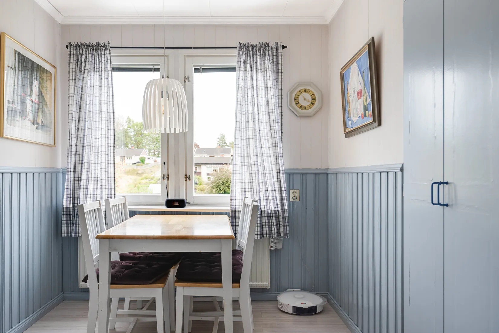 Radhus, Källvägen 30, Sparreholm, Flen