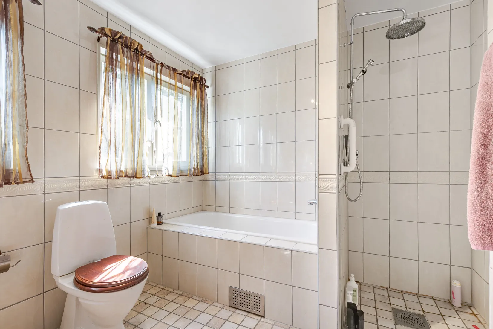 Villa, Sturegatan 2B, Centralt/Domkyrkan, Strängnäs