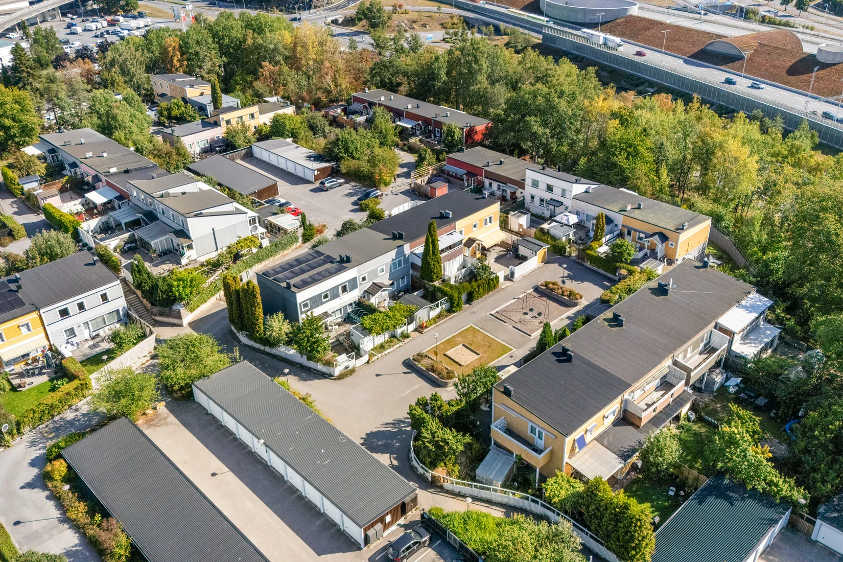 Radhus, Lindholmsbacken 52, Skärholmen, Stockholm