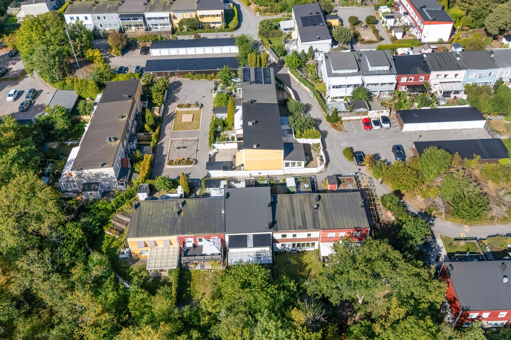 Radhus, Lindholmsbacken 52, Skärholmen, Stockholm