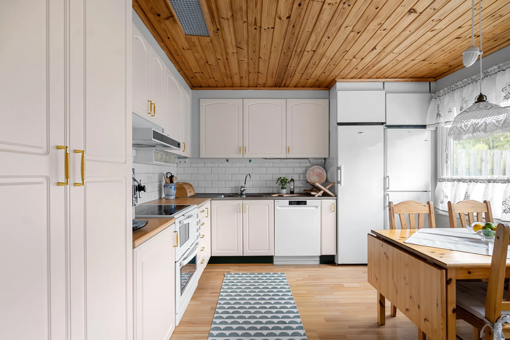 Radhus, Laxholmsbacken 16, Johannesdal - Vårberg, Stockholm
