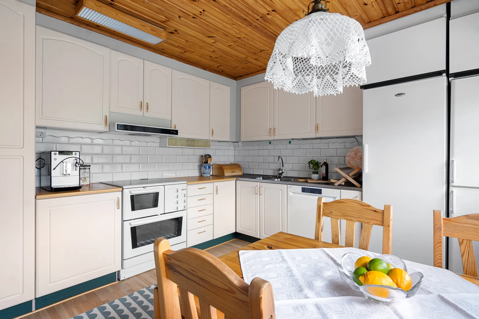 Radhus, Laxholmsbacken 16, Johannesdal - Vårberg, Stockholm