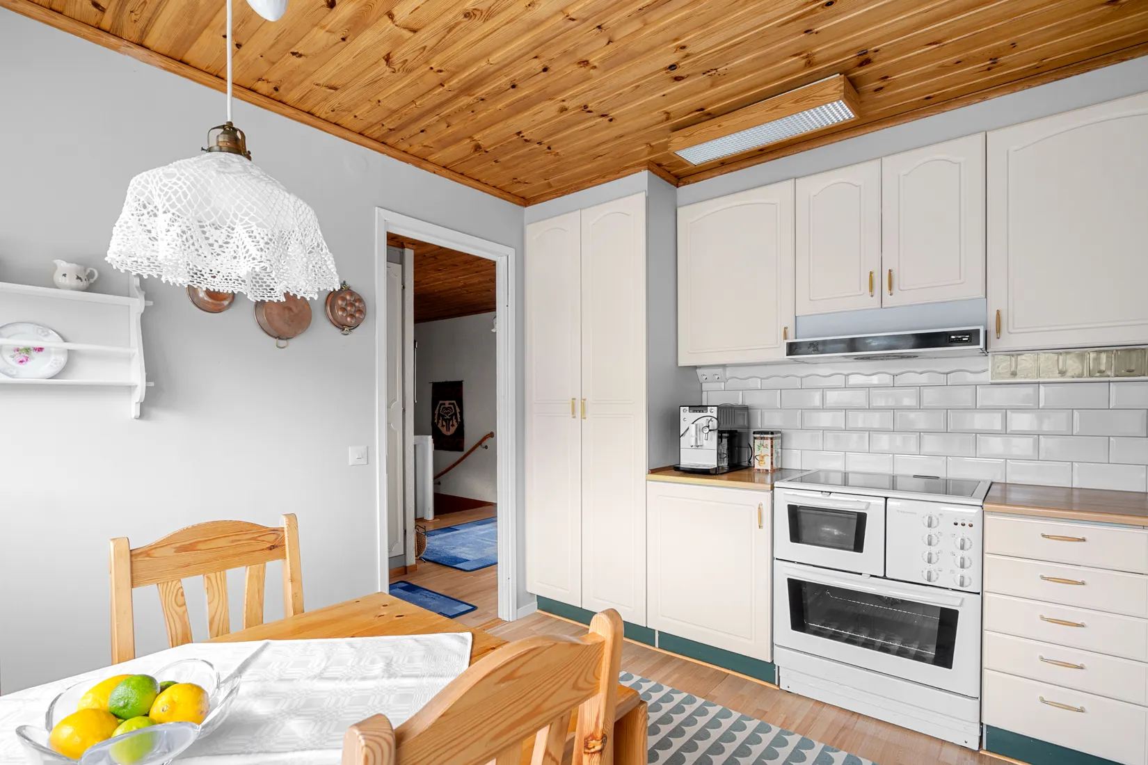 Radhus, Laxholmsbacken 16, Johannesdal - Vårberg, Stockholm