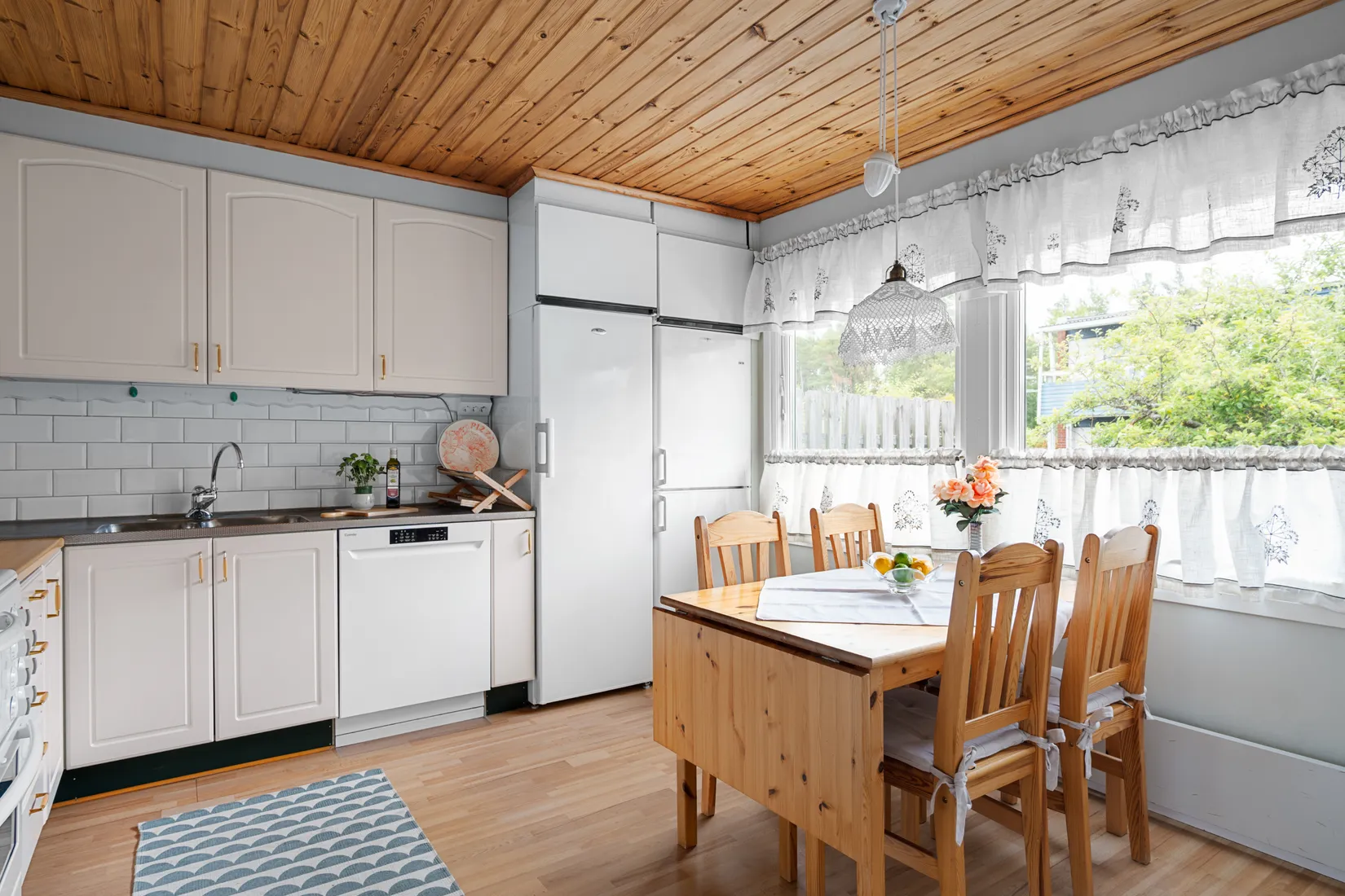 Radhus, Laxholmsbacken 16, Johannesdal - Vårberg, Stockholm