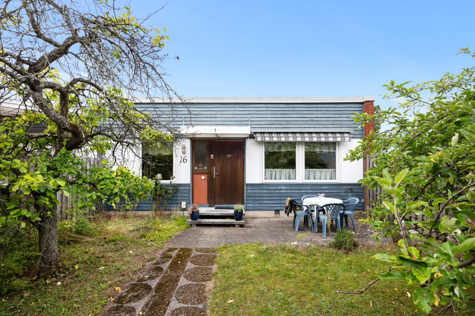 Radhus, Laxholmsbacken 16, Johannesdal - Vårberg, Stockholm