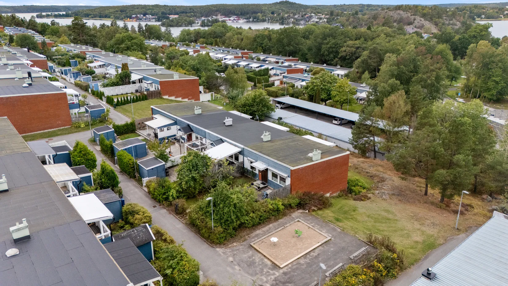 Radhus, Laxholmsbacken 16, Johannesdal - Vårberg, Stockholm