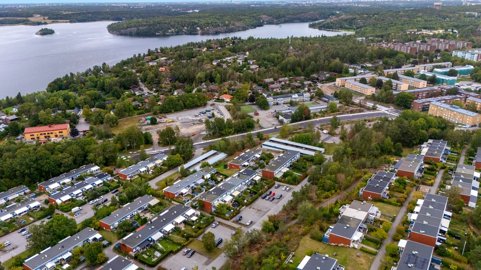 Radhus, Laxholmsbacken 16, Johannesdal - Vårberg, Stockholm