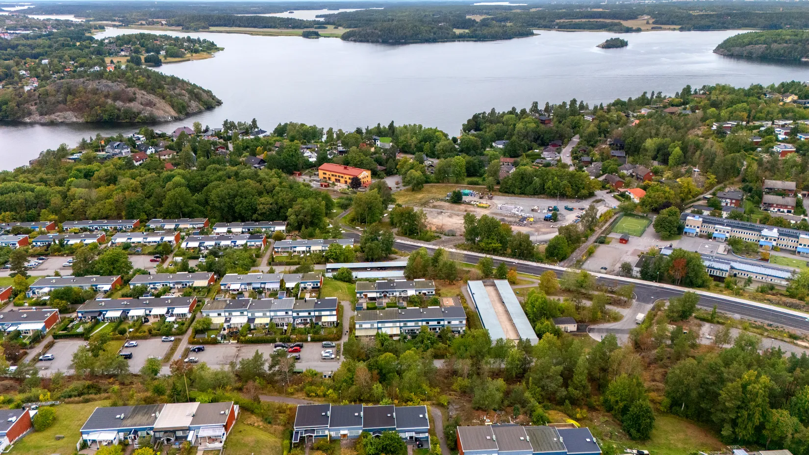 Radhus, Laxholmsbacken 16, Johannesdal - Vårberg, Stockholm