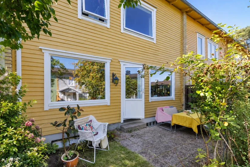 Radhus, Varpholmsgränd 57, Skärholmen, Stockholm