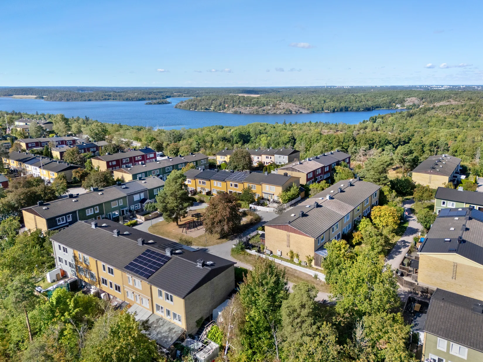 Radhus, Varpholmsgränd 57, Skärholmen, Stockholm
