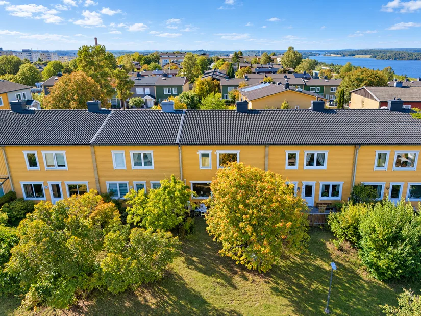 Radhus, Varpholmsgränd 57, Skärholmen, Stockholm