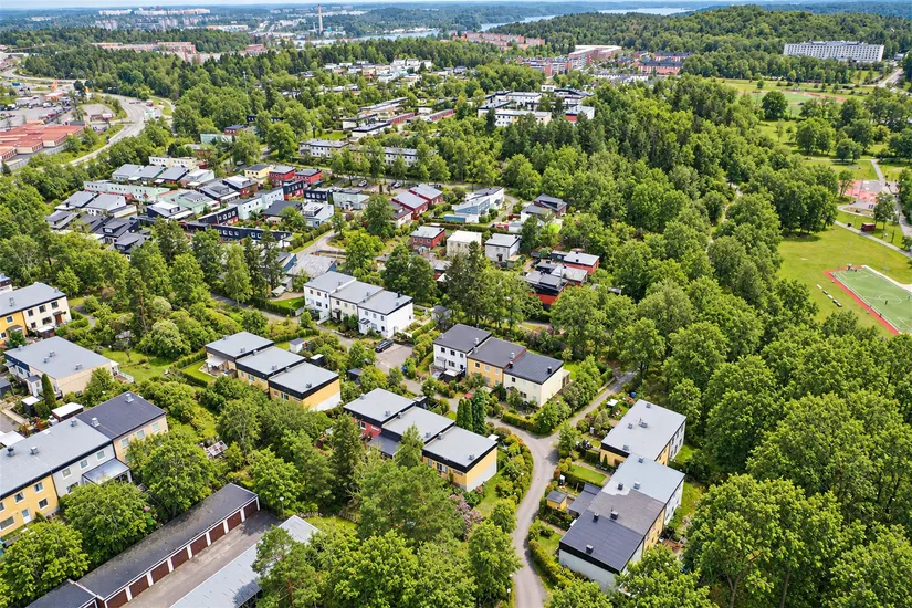 Radhus, Lindholmsbacken 157, Skärholmen, Stockholm