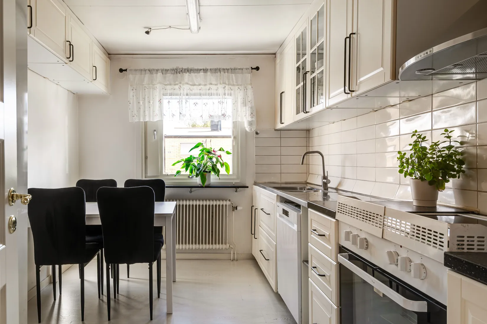 Radhus, Almgatan 11B, Lundby, Mjölby