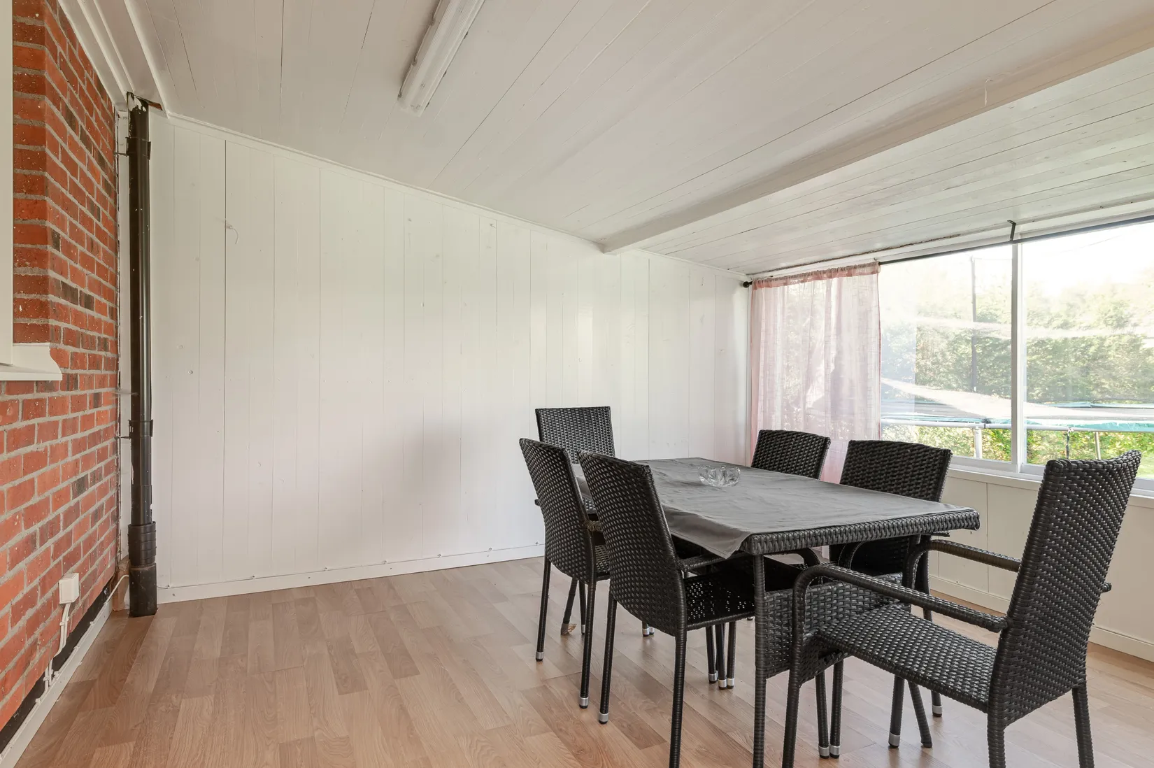 Radhus, Almgatan 11B, Lundby, Mjölby