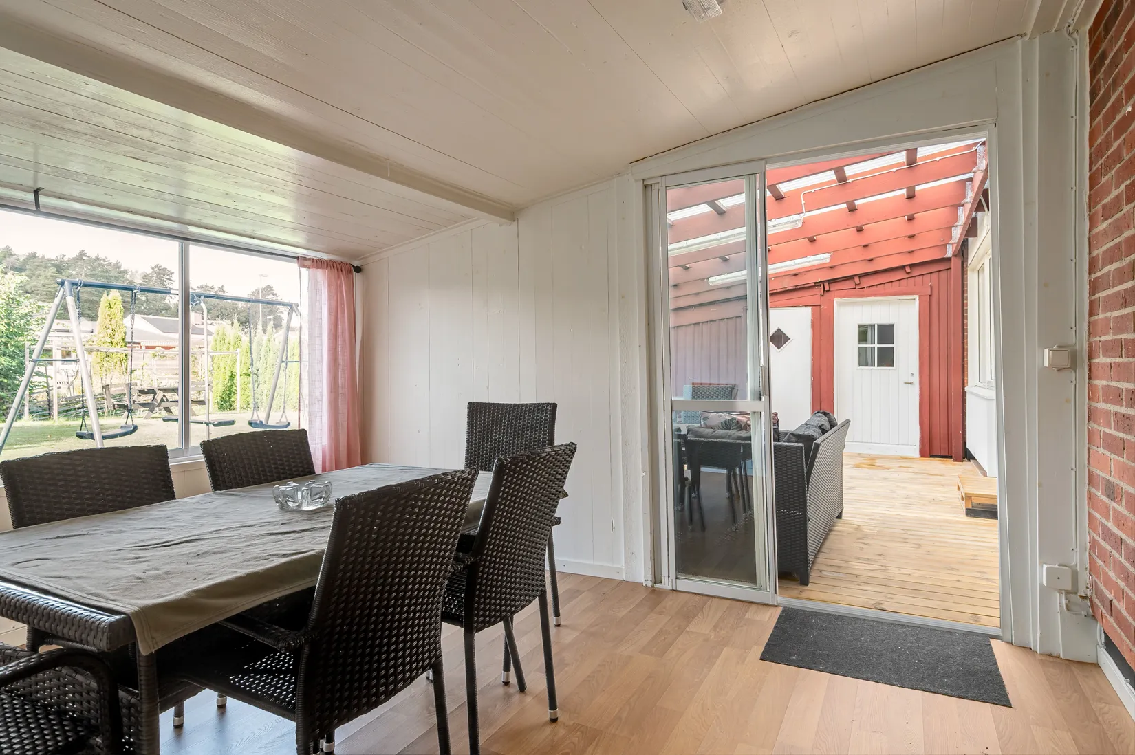 Radhus, Almgatan 11B, Lundby, Mjölby