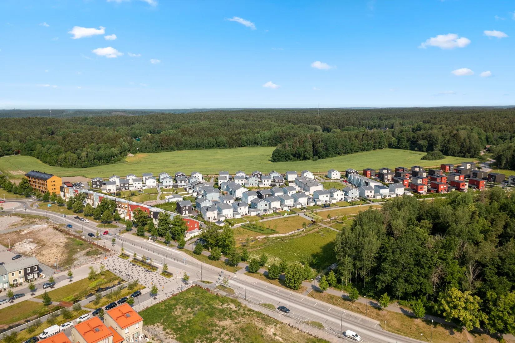 Radhus, Vällstavägen 9, Eds Allé, Upplands Väsby