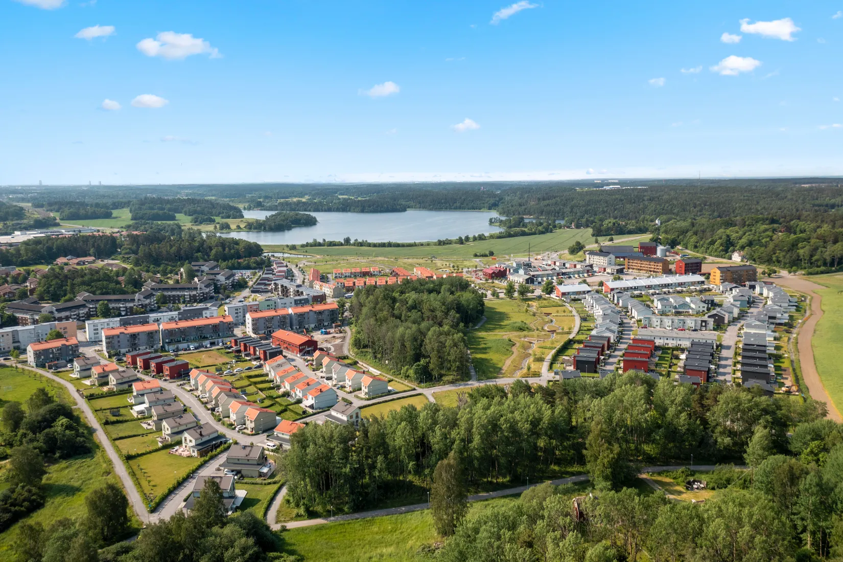 Radhus, Vällstavägen 9, Eds Allé, Upplands Väsby