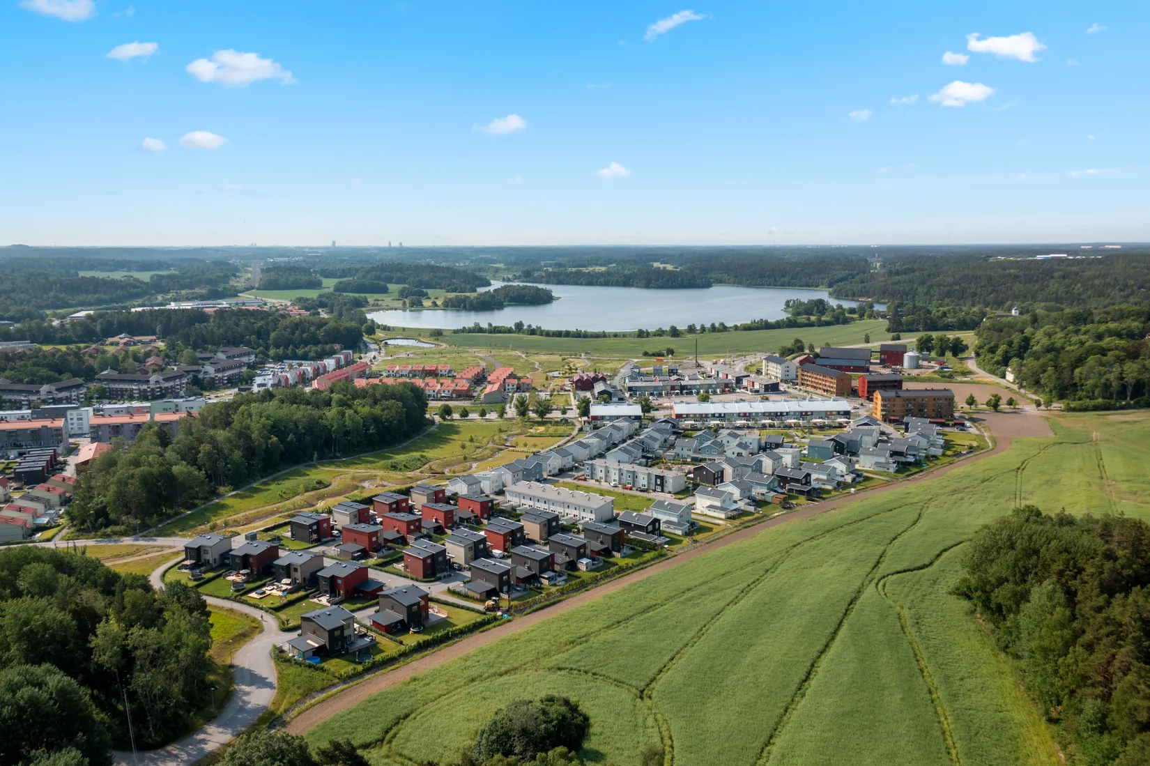 Radhus, Vällstavägen 9, Eds Allé, Upplands Väsby