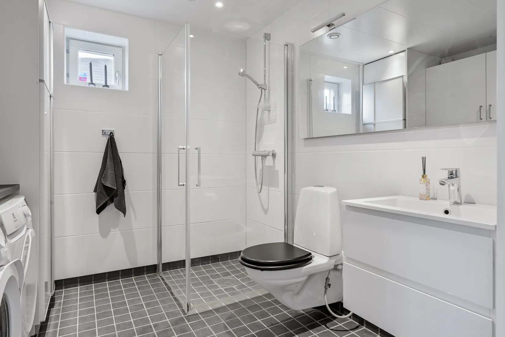 Radhus, Vällstavägen 9, Eds Allé, Upplands Väsby
