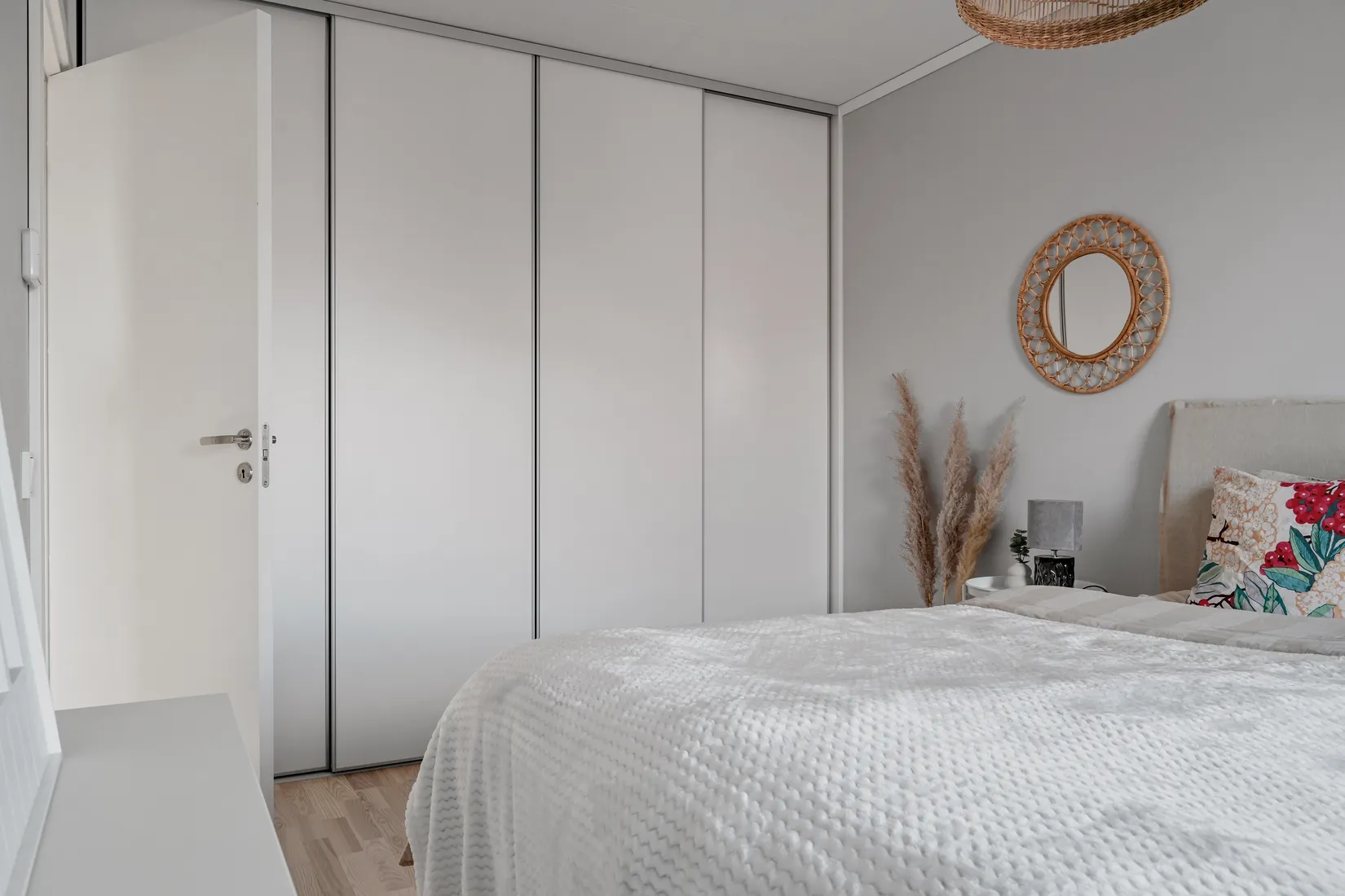 Radhus, Vällstavägen 9, Eds Allé, Upplands Väsby