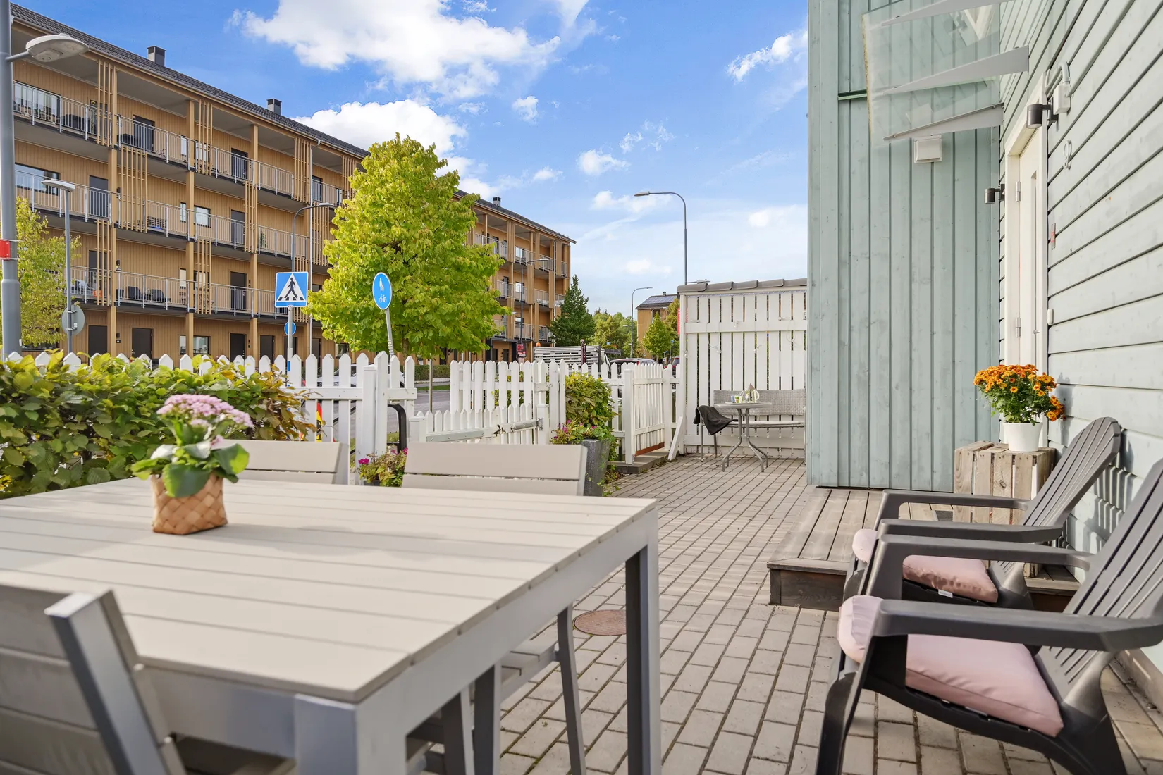 Radhus, Vällstavägen 9, Eds Allé, Upplands Väsby