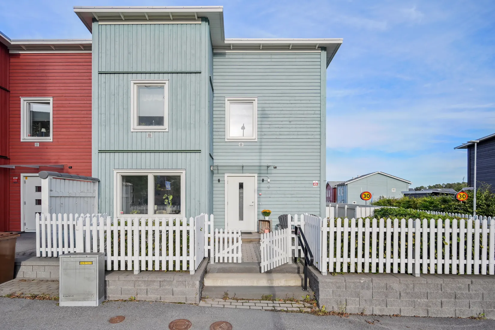 Radhus, Vällstavägen 9, Eds Allé, Upplands Väsby