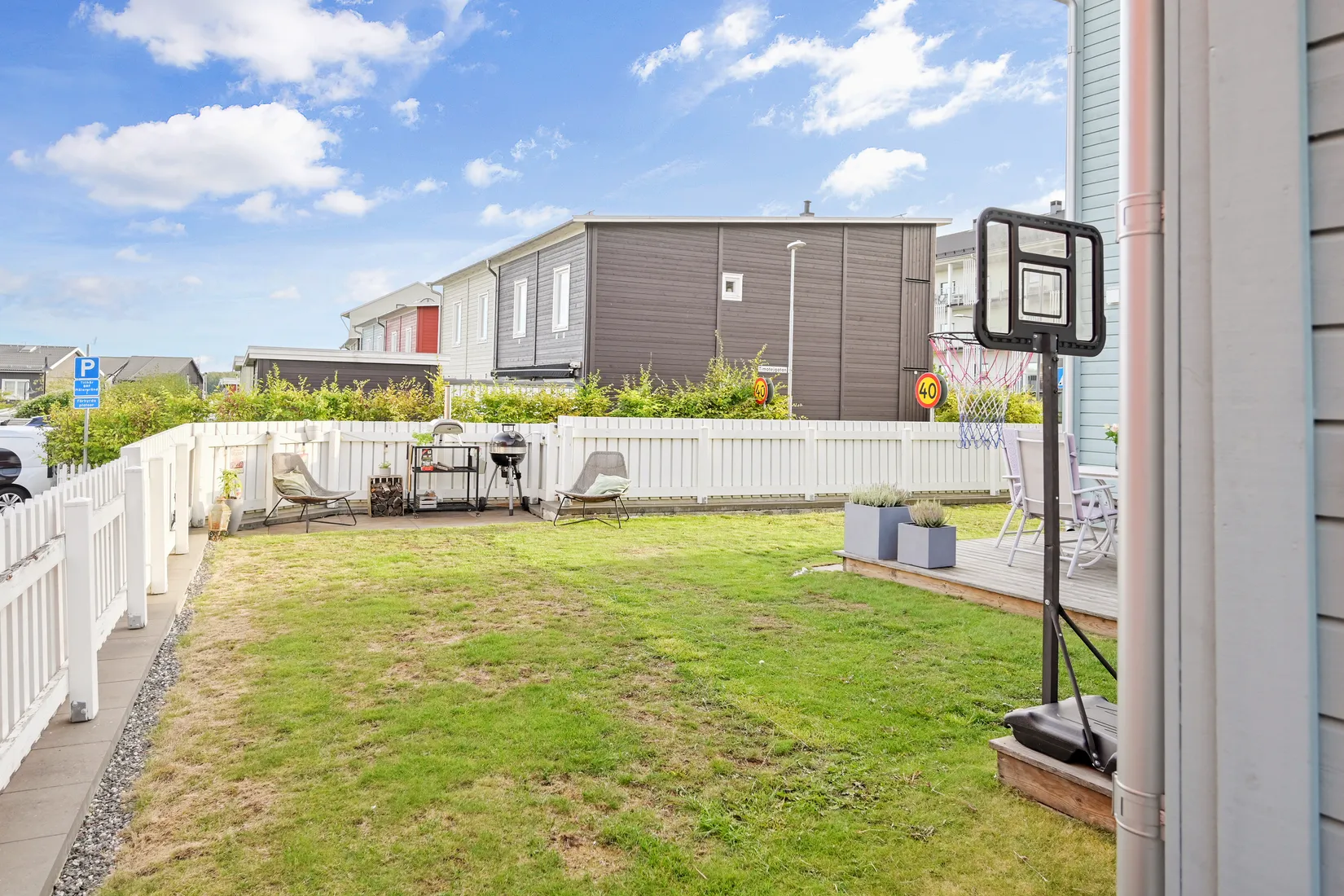 Radhus, Vällstavägen 9, Eds Allé, Upplands Väsby