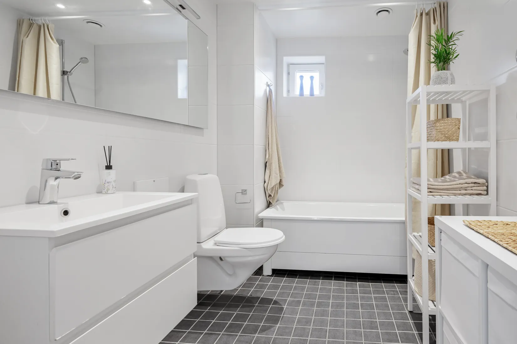 Radhus, Vällstavägen 9, Eds Allé, Upplands Väsby