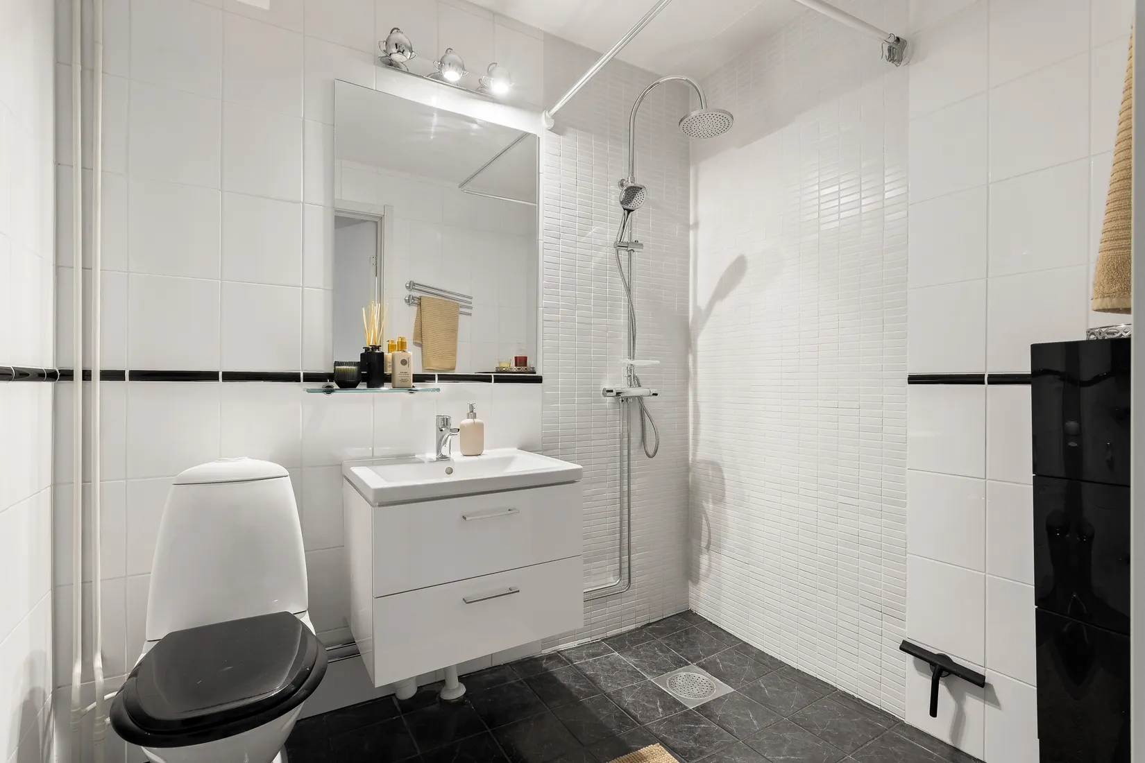 Radhus, Hasselnötsvägen 14, Viksjö Hummelmora, Järfälla