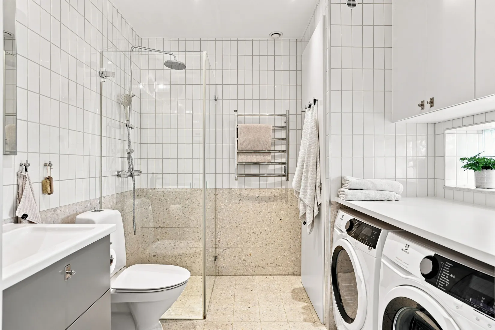 Radhus, Vitmossvägen 16, Lindbacken, Uppsala