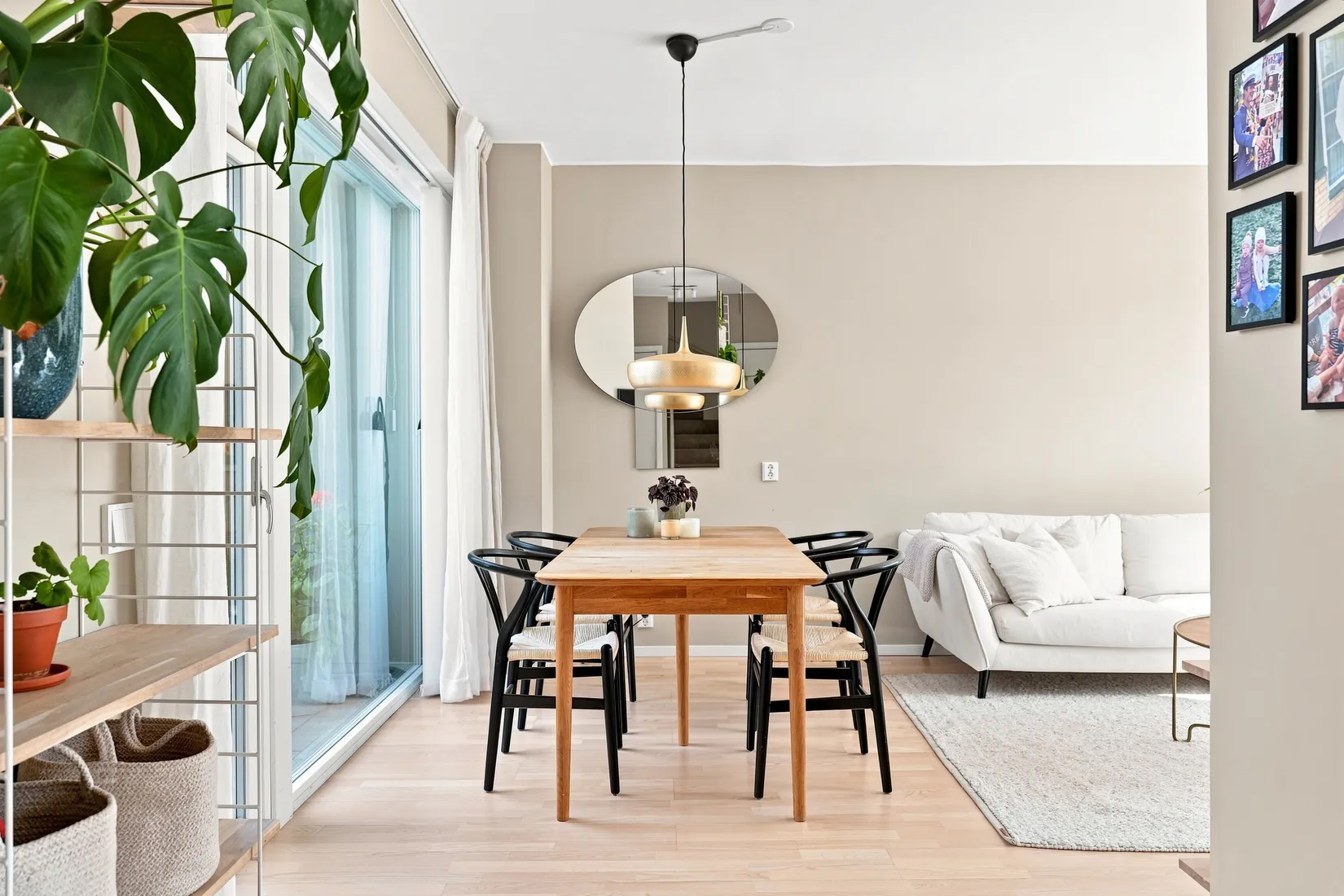 Radhus, Vitmossvägen 16, Lindbacken, Uppsala