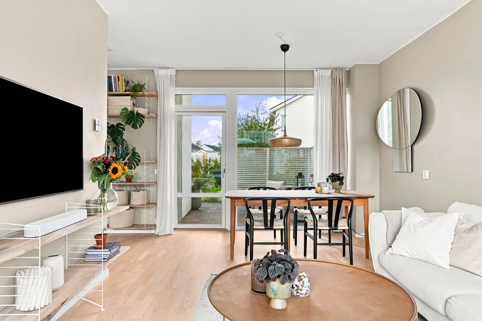 Radhus, Vitmossvägen 16, Lindbacken, Uppsala
