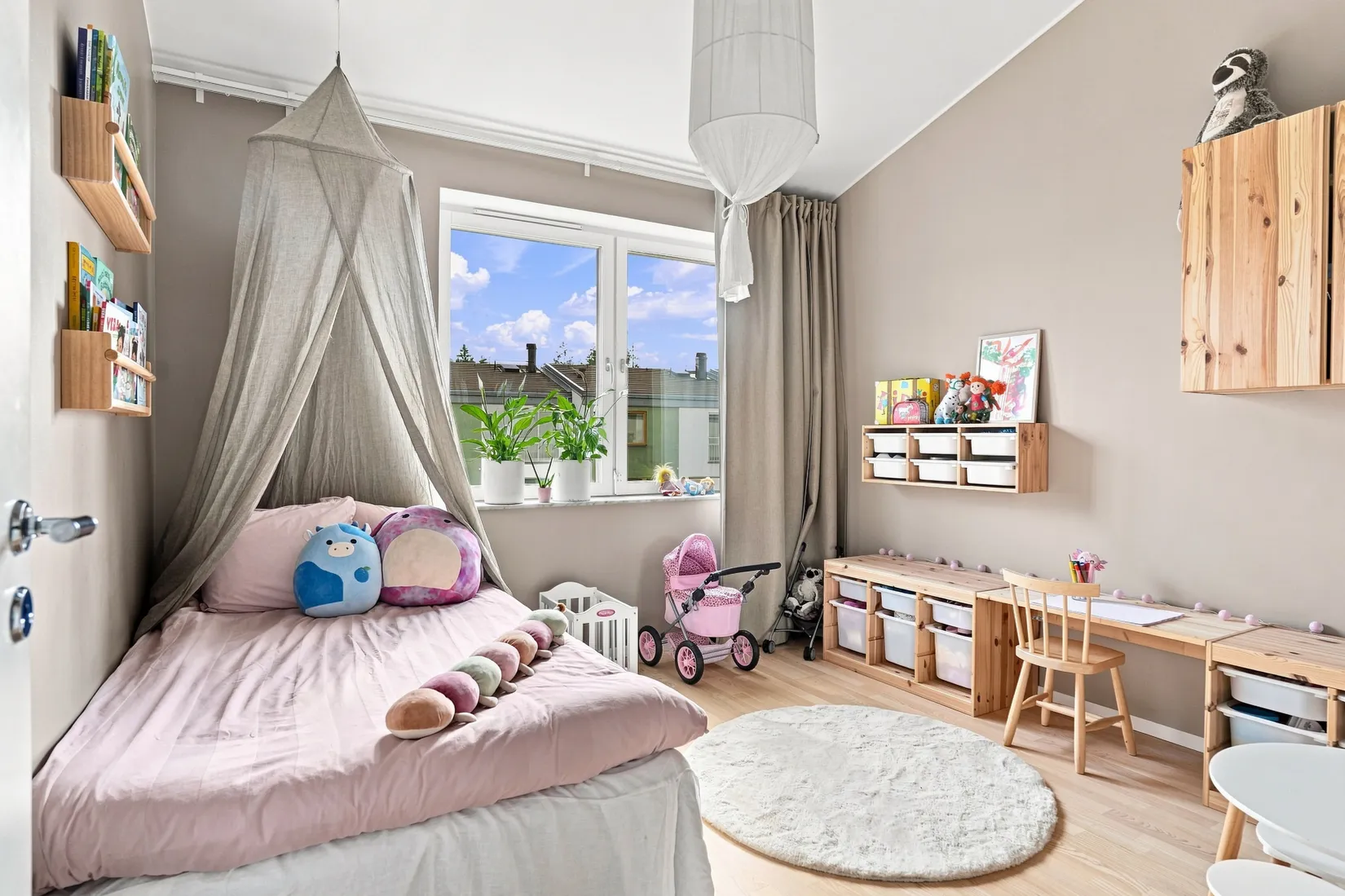 Radhus, Vitmossvägen 16, Lindbacken, Uppsala