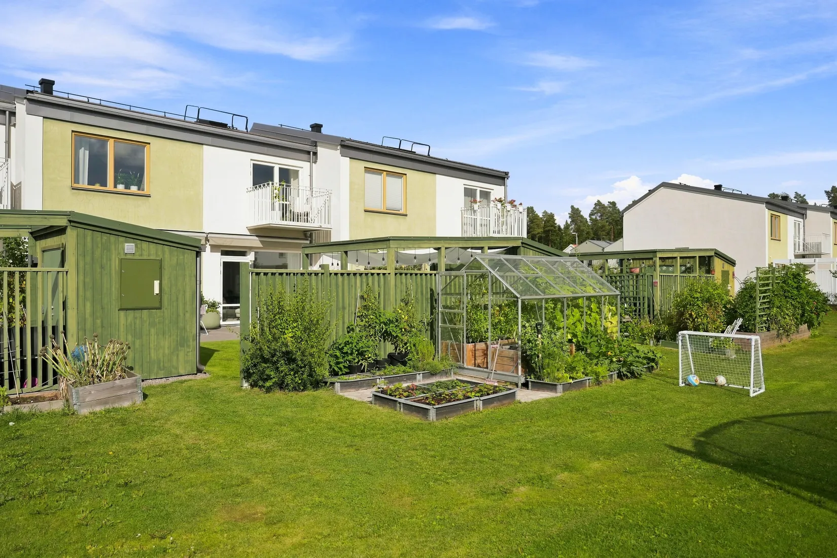 Radhus, Vitmossvägen 16, Lindbacken, Uppsala