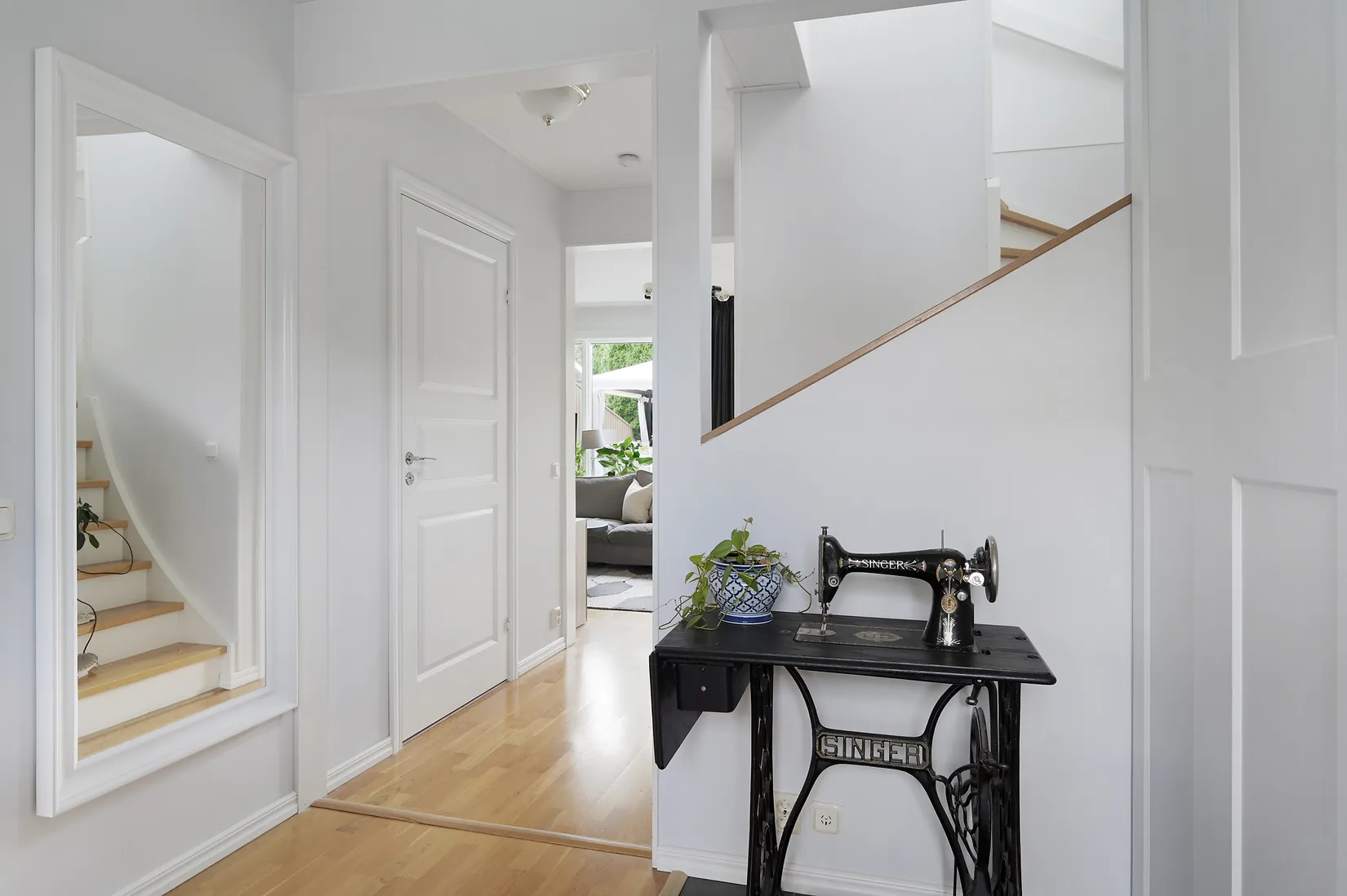 Radhus, Nidarosslingan 72, Skälby, Järfälla